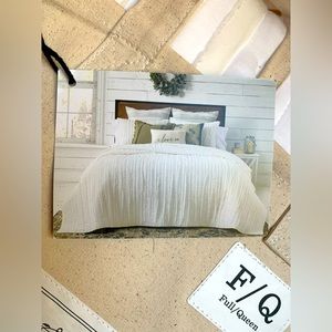 NWT Bee & Willow Queen/Full Comforter Set